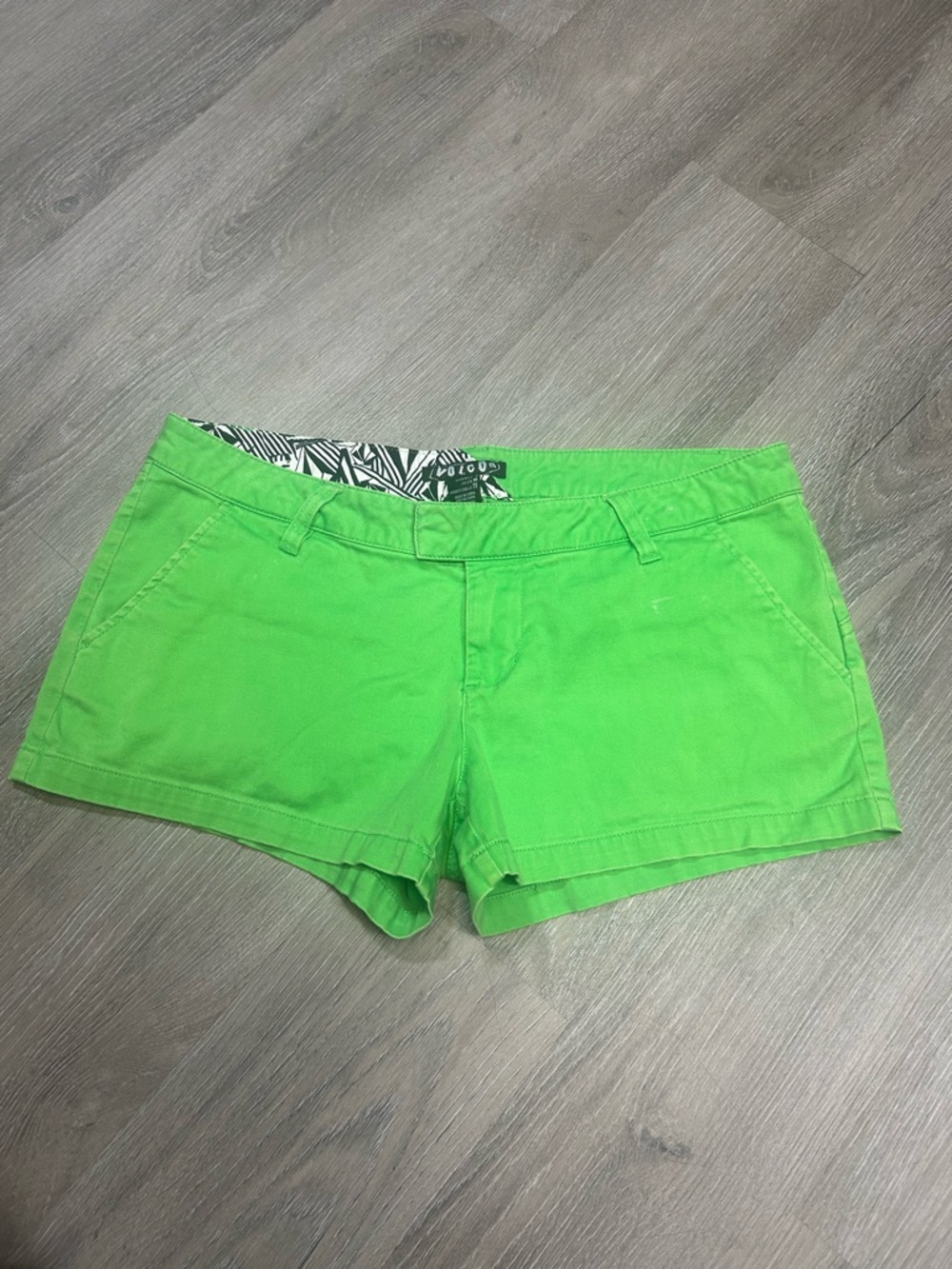Lime green VOLCOM low waisted micro shorts Sz 7